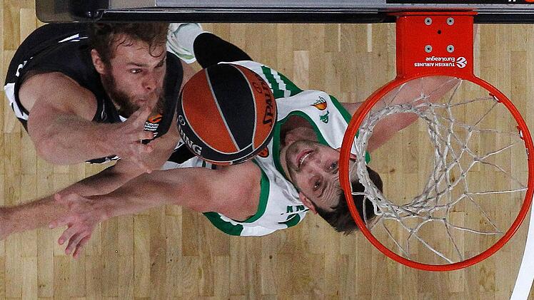 Der deutsche Basketball-Meister Brose Bamberg ist im Euroleague-Ausw&auml;rtsspiel am Donnerstag bei Unics Kasan gefordert. Foto: Daniel L&ouml;b