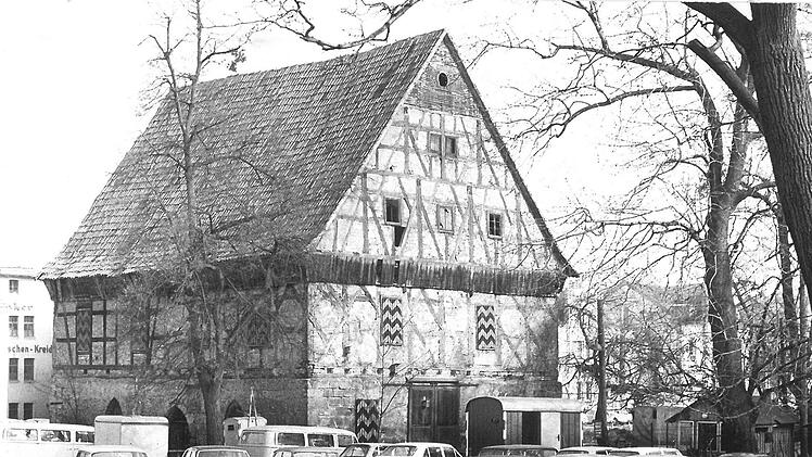 Der "Ansitz Rosenau" war in den 1970er Jahren in bedauernswertem Zustand. Foto: CT-Archiv