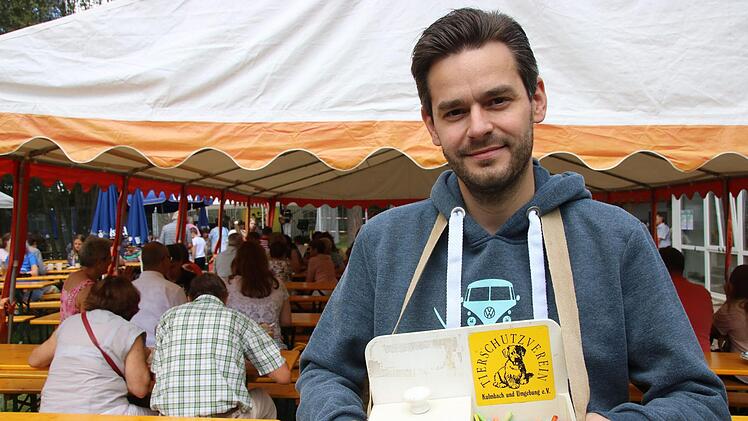 Losverkauf für einen guten Zweck. Foto: Jürgen Gärtner