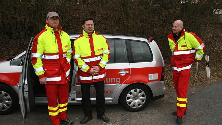 Die Unfallforscher Jan Berger, Lars Hannawald und Uli Uhlenhof - warten weit ab vom Schuss.