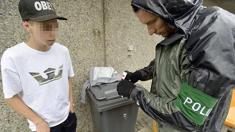 Polizei Rosenheim DEU 30 07 2014 1 Tag im Berufsleben zweier Beamter der Bundespolizeiinspektion R