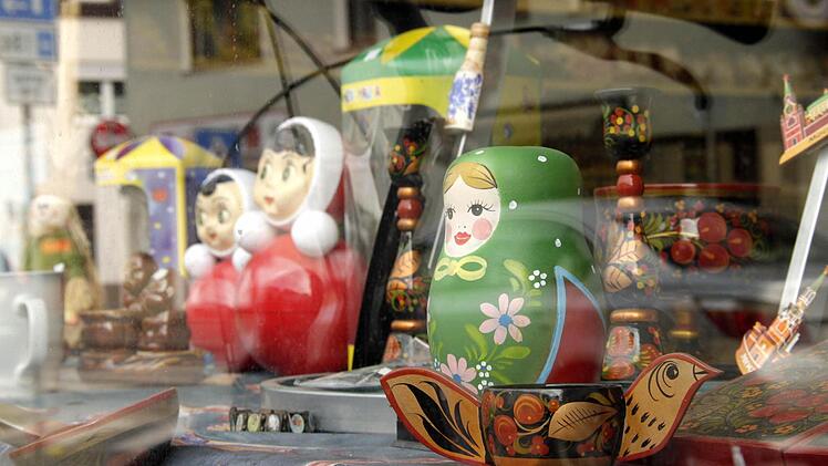 Russische Matrjoschkas aus dem Schaufenster ... Fotos: Nikolas Pelke
