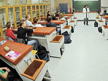 Unterricht: Wenn die Chemie zwischen Lehrer und Schülern stimmt, lässt es sich für alle Beteiligten besser arbeiten.  Foto: Armin Weigel (dpa)