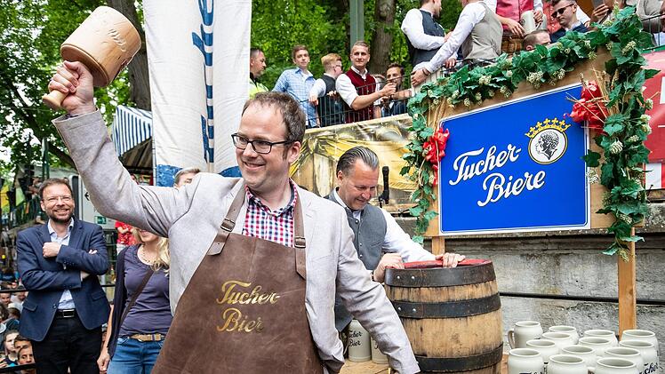 Ob die Bergkirchweihe, wie hier im letzten Jahr, von Oberbürgermeister Janik (SPD) eröffnet werden kann, ist noch unklar. Foto: Daniel Karmann/dpa