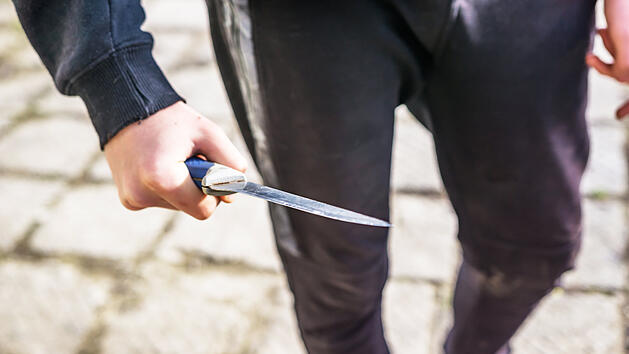 31-Jähriger bedroht Angestellte mit Messer in Drogerie