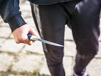 Bad Neustadt: Messerangriff nahe Rhön-Gymnasium - Ein Verletzter