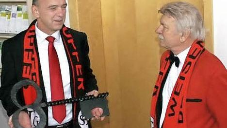 Bürgermeister Heinrich Süß hat den Schlüssel zurückbekommen. Foto: privat