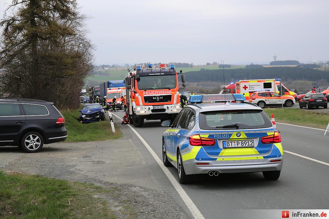 Auffahrunfal auf B173 bei Köditz - Drei Personen verletzt