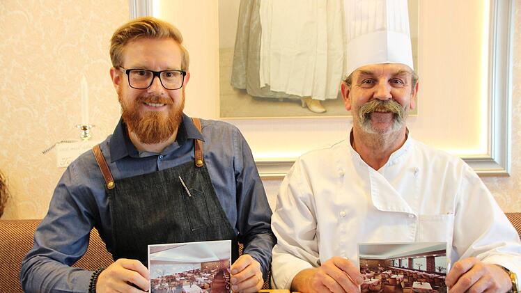 Die Familie Borst betreibt seit 2015 das Café-Kaiser am Landratsamt. Sohn Nicolas und Vater Klaus-Peter zeigen Bilder, wie es dort in den 1960er Jahren aussah.  Foto: Benedikt Borst
