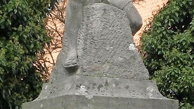Das Scheffel-Denkmal in G&ouml;&szlig;weinstein Foto: Reinhard L&ouml;wisch
