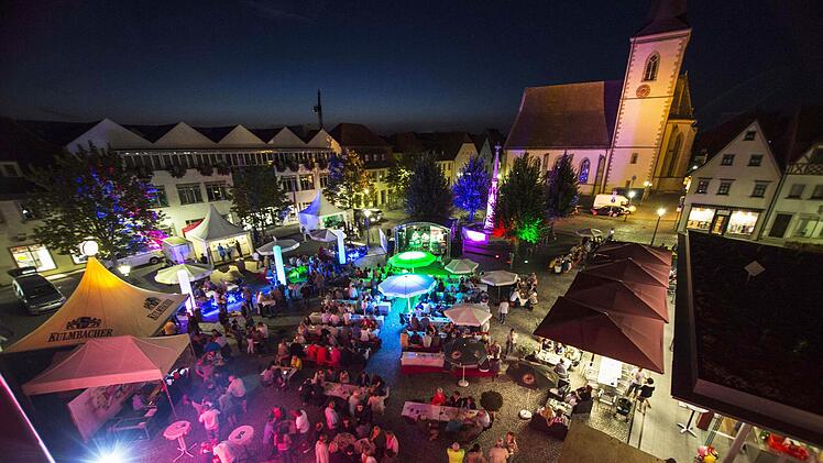 Der ganze Marktplatz in Haßfurt wird beim kommenden Marktplatzfest der Stadt wieder stilvoll beleuchtet. Foto: René Ruprecht/Copyright Stadt Haßfurt
