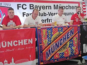 Der Vorstand der Oberfranken-Vereinigung informierte die Bayern-Fans bei der 138. Versammlung in Roth. Foto: Gerd Klemenz