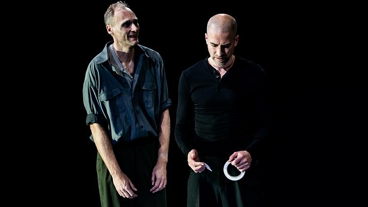 Szene aus "Draußen vor der Tür" im Coburger Theater in der ReithalleFoto: Annemone Taake