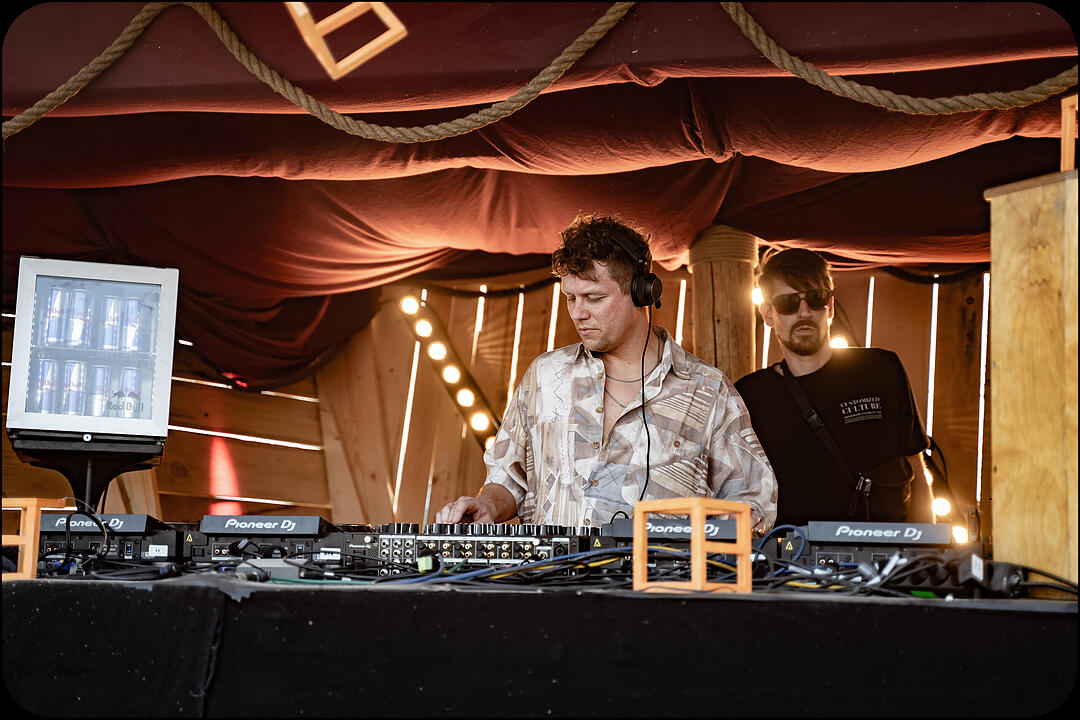 Love, Fire & Electronic Beats!