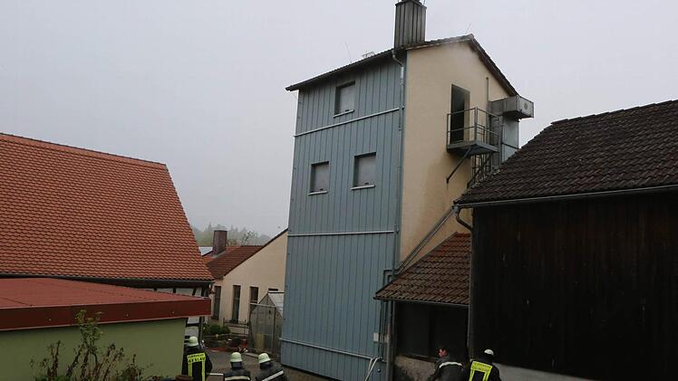 In einem Späne-Silo in Buch am Wald hat es am Dienstag stark gebrannt. Foto: News5 / Buerkel