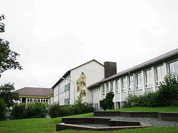 Der Kinderhort wird von der Tagesstätte in die Untersteinacher Schule (Bild) verlegt. Foto: BR/Archiv