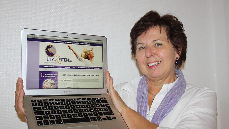 Madlen Trümbach-Maurin mit ihrer Internet-Seite lilazeiten.de.Foto: Ralf Ruppert