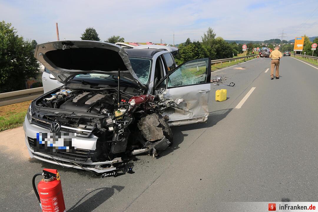 Schwerer Unfall in Kulmbach: Auto überschlägt sich auf B289