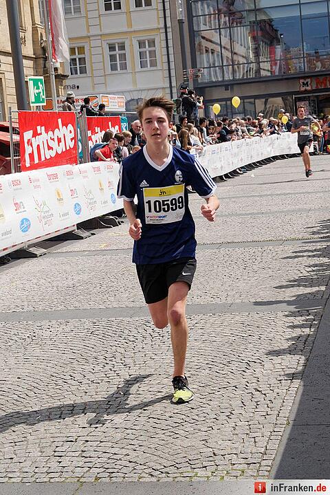 Weltkulturerbelauf 2017 in Bamberg: Der Zieleinlauf am Maxplatz