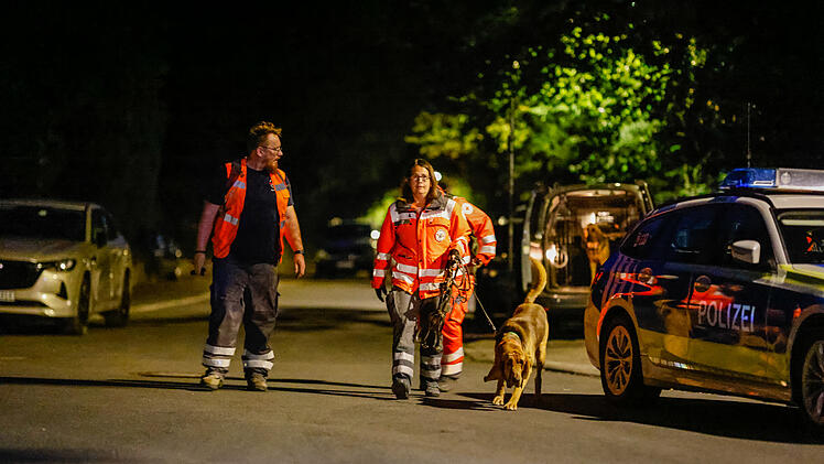 Fürth: Vermisstensuche nimmt tragisches Ende – Landwirt findet leblose Frau