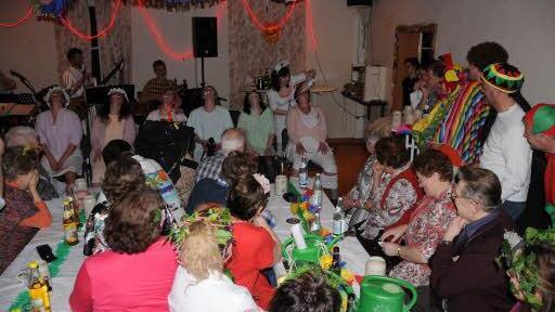 Viele Sketche sorgten beim Pfarrfasching im Banzer Stift für kurzweilige Unterhaltung. Fotos: privat