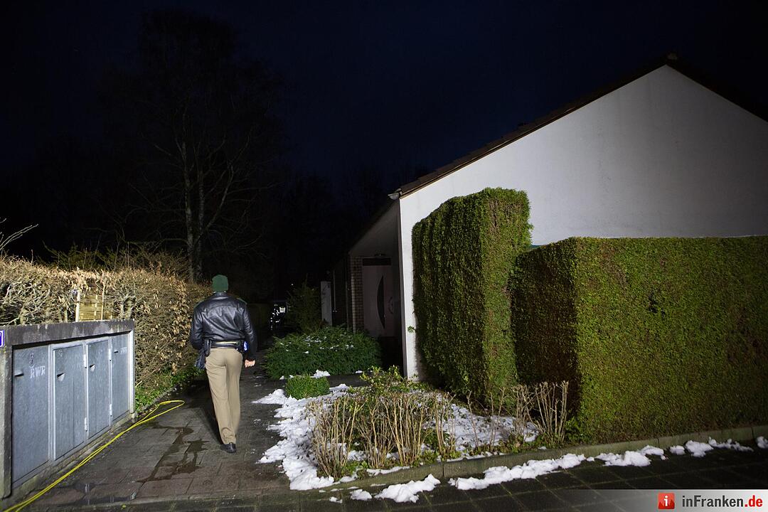 Fassade von Wohnhaus in Nuernberg fing Feuer