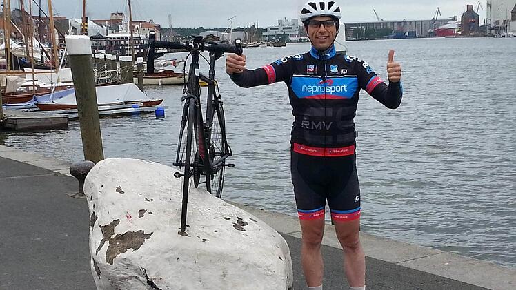 Gut gelaunt vor dem Start zum Race across Germany in Flensburg: Frank Wiley Foto: privat