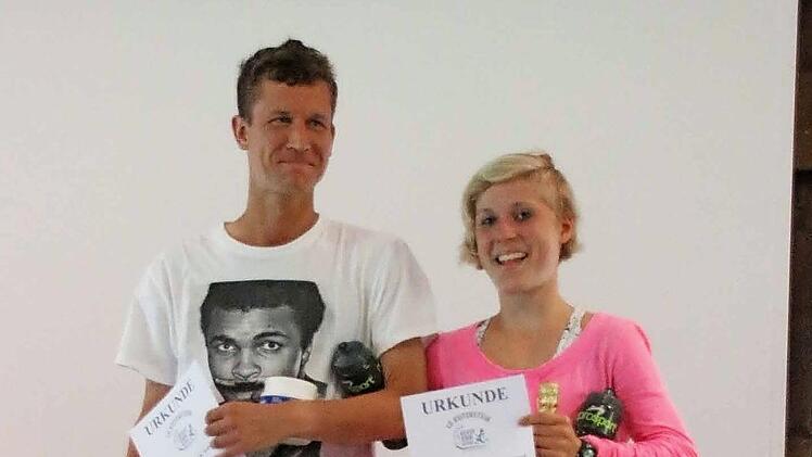 Jörg Schaller und Sophia Messingschlager sicherten sich jeweils den Gesamtsieg beim Hauptlauf.  Foto: ml