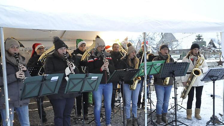 Die Trachtenkapelle des Musikvereins Oerlenbach. Peter Klopf
