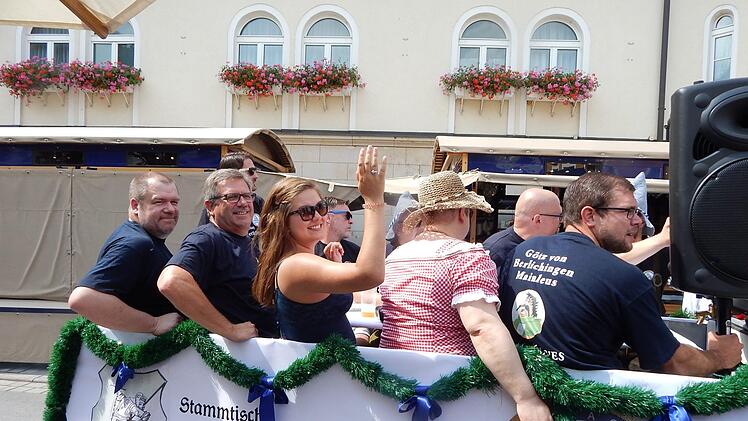 Am Sonntag fand ein Festzug zum Bierstadel statt. Foto: Horst Wunner