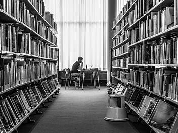 Die Stadtbibliothek Erlangen bietet Möglichkeiten zum Arbeiten