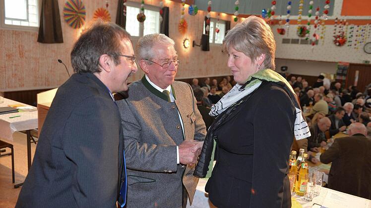 Hauptrednerin Angelika Schorer mit Kreisobmann Heiner Faatz und Geschäftsführer Werner Nützel (li.) vom Banernverband