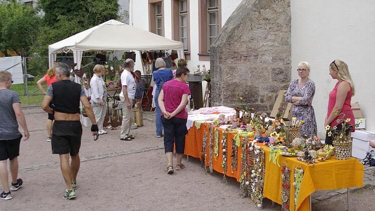 Der Kunsthandwerkermarkt ist gefragtes und gut besuchtes Highlight beim Museumsinselfest. Foto: Winfried Ehling