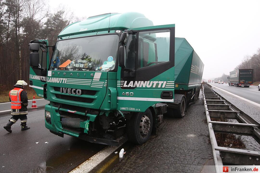 Kilometerlange Staus nach Lkw-Unfall auf der A3 - Fahrer erleidet wŠhrend Fahrt Herzinfarkt