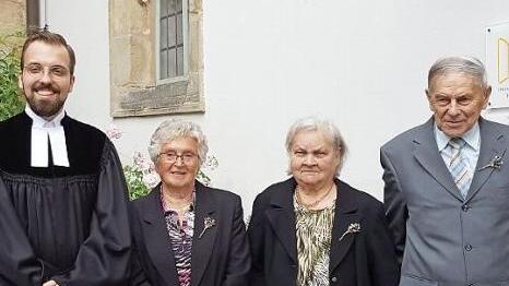 WONSEES. Unser Bild zeigt die gnadenen Konfirmanden mit dem Wonseeser Pfarrer Daniel Städtler.