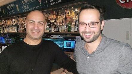Sie würden gern schon im nächsten Mai im Rosengarten einen "Stadtstrand" eroffnen: Nima Khorsandi (links) und Enrico Pizzato.  Foto: Bastian