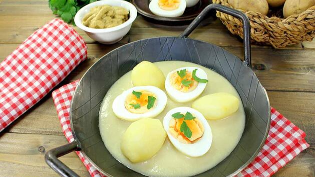 Senfeier mit Kartoffeln