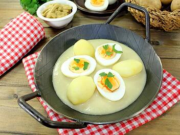 Senfeier mit Kartoffeln