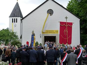 Ganz Wildensorg war auf den Beinen, um das 50. Kirchenjubiläum zu feiern.  Fotos: Marion Krüger-Hundrup