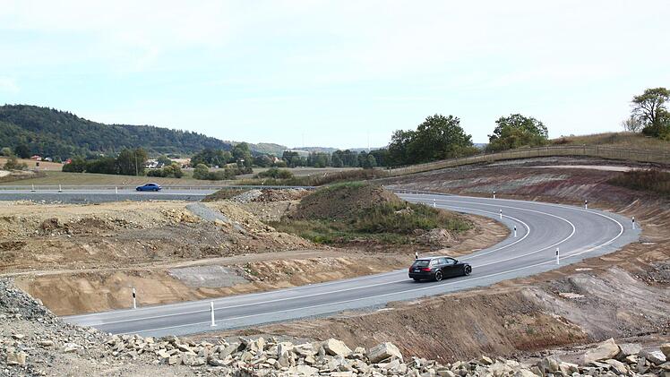 Seit Montag um 14 Uhr kann die Bundesstraße  zwischen Ludwigschorgast und Untersteinach auf der neuen Trasse genutzt  werden. Foto: Jürgen Gärtner