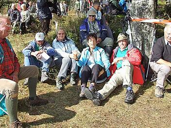 Die Wildfleckener Wandergruppe hat sich ihre Pause redlich verdient. Fotos: Marion Eckert
