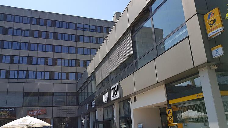 Die Gebäudemanagementgesellschaft des Landkreises Bamberg mbH  (GMG) verwaltet und vermietet das Postgebäude in der Ludwigstraße.