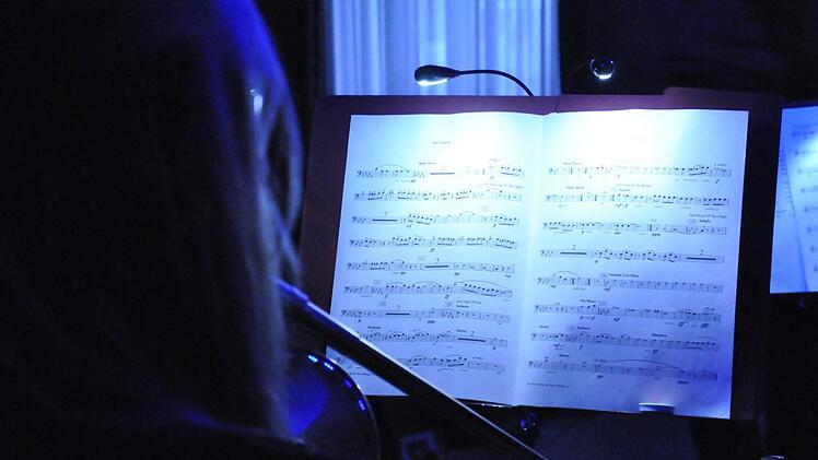 Bei einem fulminanten Frühlingskonzert entführte die Feuerwehrkapelle in die Welt von Oper und Musical. Foto: Peter Klopf