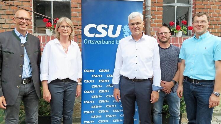 Bernhard Storath (Dritter von rechts) wurde von der CSU für 2020 als Bürgermeisterkandidat für Ebensfeld nominiert. Mit auf dem Bild sind (von links) CSU-Kreisvorsitzender Christian Meißner, Gabi Böhmer (Ortsverband Kehlbachgrund), Markus Knipper (Ortsverband Westlich des Mains) und Anton Schatz (Ortsverband Ebensfeld). Foto: Monika Schütz