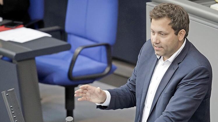 Lars Klingbeil bei einer Rede im Bundestag  Foto: Tobias Koch