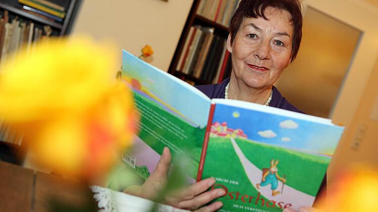 Wiltrud Weltzer liest aus ihrem Kinderbuch. Foto: Matthias Hoch