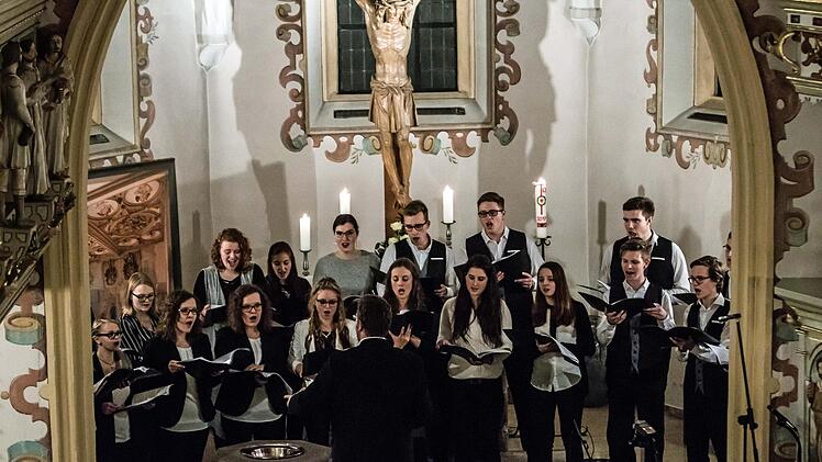 Reichlich Beifall gab es für das Konzert des Jugendchors Vocalholics in der Kirche St. Johannis in Rödental.Foto: Jochen Berger