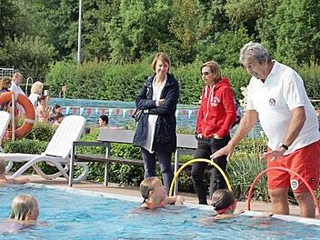 Spiel und Spaß standen beim Integrativen Schwimmfest in Zapfendorf im Vordergrund. Foto: Johannes Michel