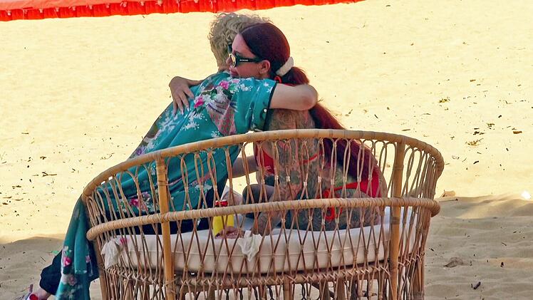 Am Ende vers&ouml;hnen Sam und Kate sich doch.