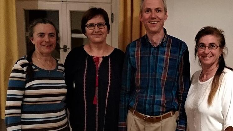 Sie leiten weiterhin die Geschicke der Trachten- und Trachtentanzgruppe Ebenhausen (von links): Monika Mühleck, Barbara Huth, Martin Mühleck und Sabine Zänglein. Foto: Stefan Geiger